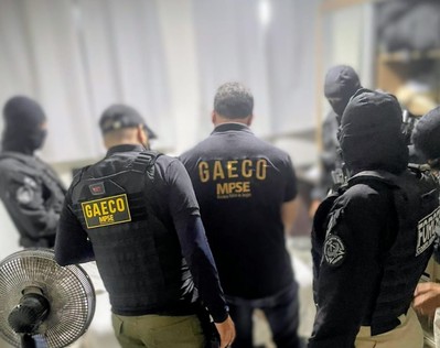 Ministério Público de Sergipe cumpre mandados contra policiais investigados por tortura e morte na Bahia
