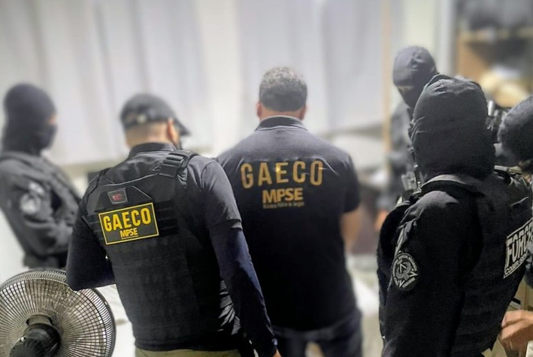 Ministério Público de Sergipe cumpre mandados contra policiais investigados por tortura e morte na Bahia