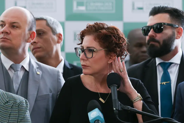 STF condena Carla Zambelli a mais de 5 anos de prisão por porte ilegal de arma de fogo