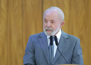 Lula veta aumento de número de parlamentares na Câmara dos Deputados
