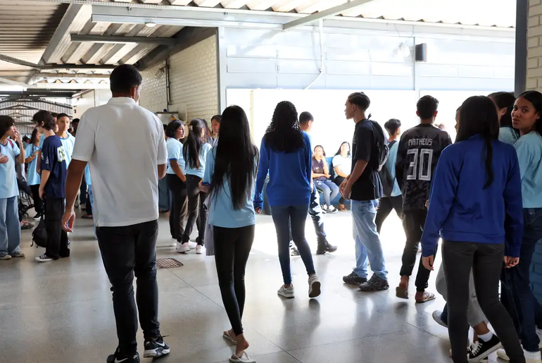 Estudantes do Pé-de-Meia têm isenção da taxa do Enem 2026