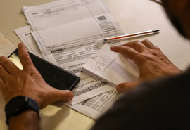 Salário mínimo de R$ 1.621 começa a ser pago aos trabalhadores brasileiros