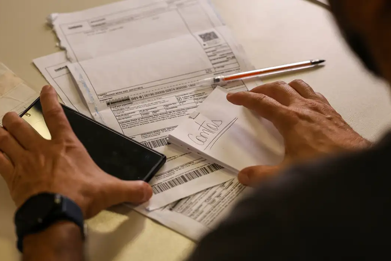 Salário mínimo de R$ 1.621 começa a ser pago aos trabalhadores brasileiros