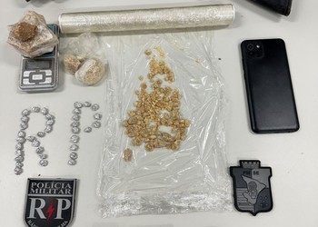 Dupla é presa com arma e drogas no bairro Santa Maria, em Aracaju