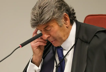 Ministro Luiz Fux vota por anulação de ação penal no julgamento de Bolsonaro e aliados