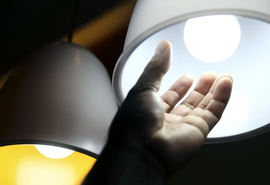 Conta de luz terá cobrança extra em maio com bandeira amarela