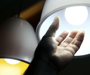 Conta de luz terá cobrança extra em maio; entenda