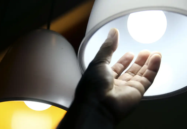 Conta de luz terá cobrança extra em maio com bandeira amarela