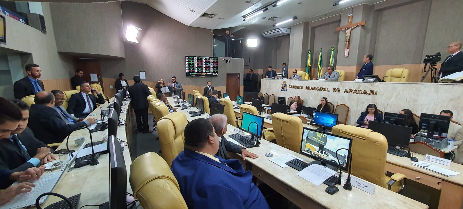Vereadores aprovam 16 projetos de leis no último dia da autoconvocação