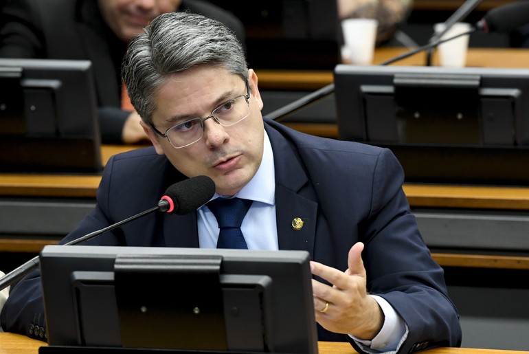 Alessandro Vieira assume presidência estadual do MDB