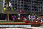 Trabalhadores da rede estadual de educação realizam protesto em Aracaju