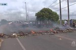 Moradores do bairro Coqueiral, em Aracaju, fazem protesto por falta d'água