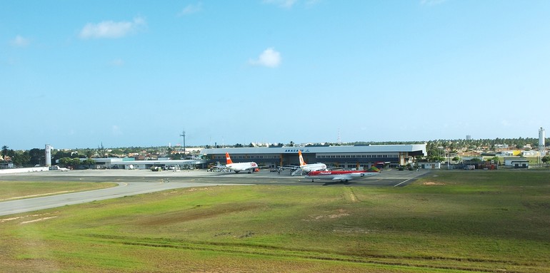 Após sobrevoo de aeronaves da Força Aérea, Aena esclarece inspeção no Aeroporto de Aracaju
