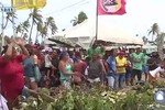 Famílias de ocupação protestam contra reintegração de posse em Aracaju