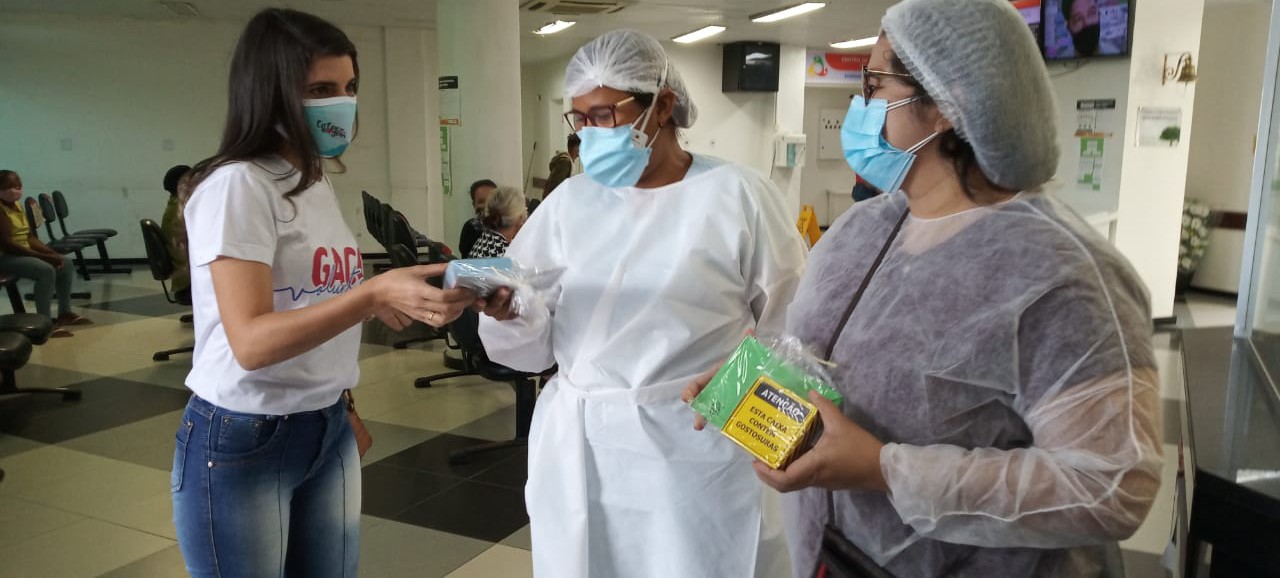 Profissionais da Oncologia do Huse recebem cartas de apoio e gratidão dos voluntários do GACC