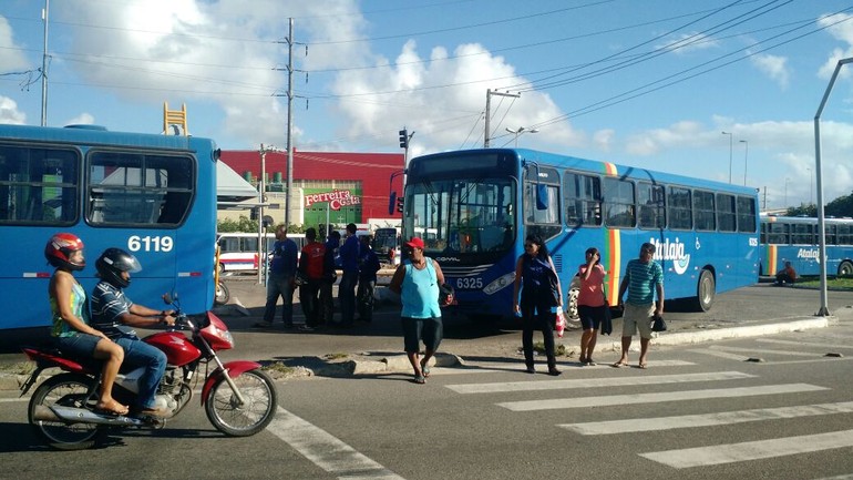 Pontos de paradas de ônibus passam por mudança no Terminal DIA devido à reforma