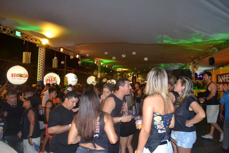 Camarote Aju atrai gente bonita e movimenta o Pré-Caju