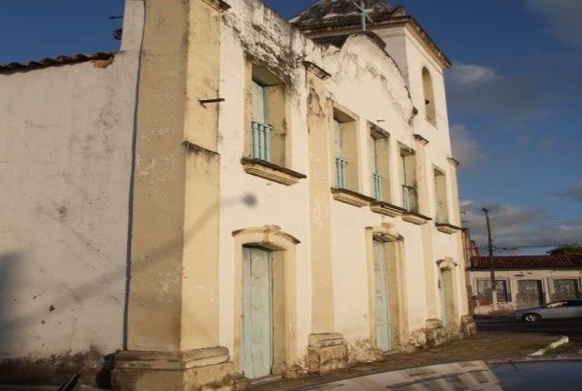 População de Neópolis ainda sofre com interdição da Igreja do Rosário