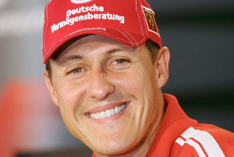 Schumacher sai do coma e é transferido para hospital na Suíça
