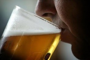SES emite alerta sobre risco de intoxicação por metanol em bebidas adulteradas