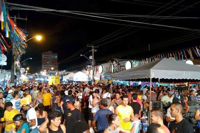 Bloco Rasgadinho abre o carnaval de Aracaju com sucesso de público