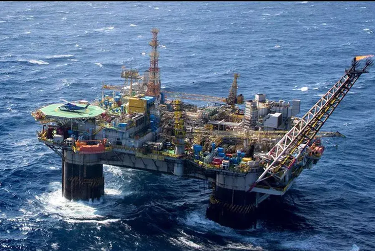 Governo envia proposta para frear alta dos combustíveis com corte de impostos