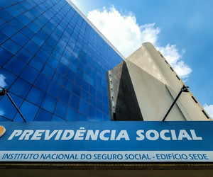 Lei proíbe descontos associativos no INSS e garante ressarcimento a aposentados