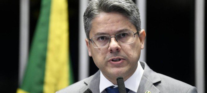 Senador Alessandro Vieira cobra ação do Governo Federal em relação à Fafen