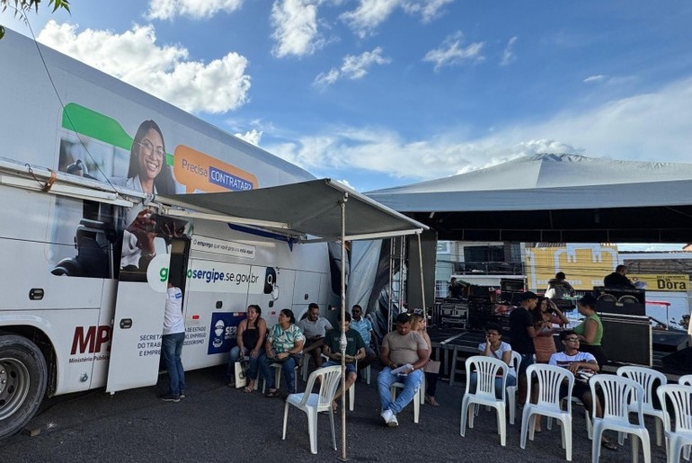 1° Mutirão de Empregabilidade Social acontece em Aracaju com diversos serviços para a população