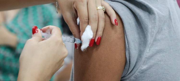 Vacina contra o sarampo está disponível até o fim do mês
