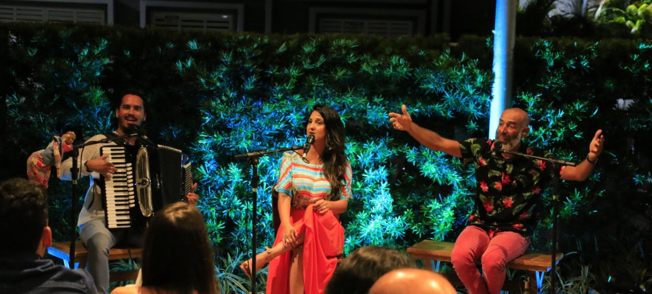 Trio Crav&roza encerra temporada com “Roda de Forró” no Café da Gente