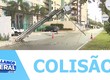 Ônibus bate em poste na Zona Sul