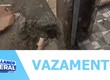 Moradores do Bairro Industrial reclamam de um vazamento que se arrasta há dias