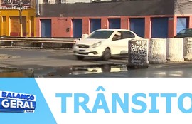 Trânsito na Avenida Airton Teles em Aracaju