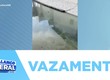 Vazamento de água há mais de duas semanas na Rua Mário Rosa Lima no Conjunto Orlando Dantas
