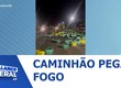 Caminhão pega fogo após bater na traseira de carreta na BR 101 em Umbaúba