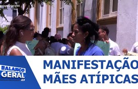Mães atípicas fazem manifestação em frente a Câmara de Vereadores de Aracaju