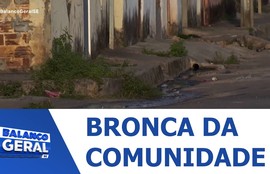 Moradores da rua 23 no Bairro Santa Maria reclamam de esgoto estourado
