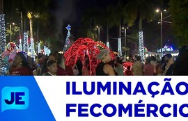 Acontece o início do Natal das Famílias, com o acendimento das luzes decorativas