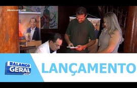 Apresentador Claudio Luis lança seu primeiro livro