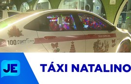 Decoração natalina em táxi lotação da Barra dos Coqueiros chama a atenção por onde passa