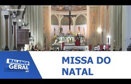uitos católicos acompanharam a celebração da missa na catedral metropolitana na véspera de natal