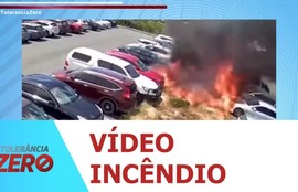 Vídeo da internet registra carros pegando fogo