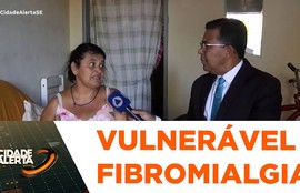 Mulher com fibromialgia denuncia falta de consultas e exames pelo sus há quase quatro anos