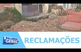 Moradores reclamam de demora para a entrega da obra de pavimentação no bairro Santa Cecília