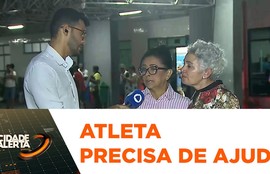 Atleta de fisiculturismo, Thaís Oliveira Santos, está internada em um hospital e precisa fazer exame