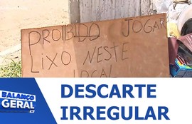 Moradores transformam ponto de venda de galetos em lixão a céu aberto em Aracaju