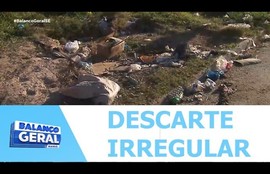 População do Parque dos Faróis reclamam sobre acúmulo de lixo em terreno