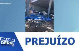 Força do vento derruba parte do telhado da central de abastecimento em Monte Alegre