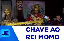 Entrega da chave da cidade ao Rei Momo marca abertura do Carnaval de Aracaju